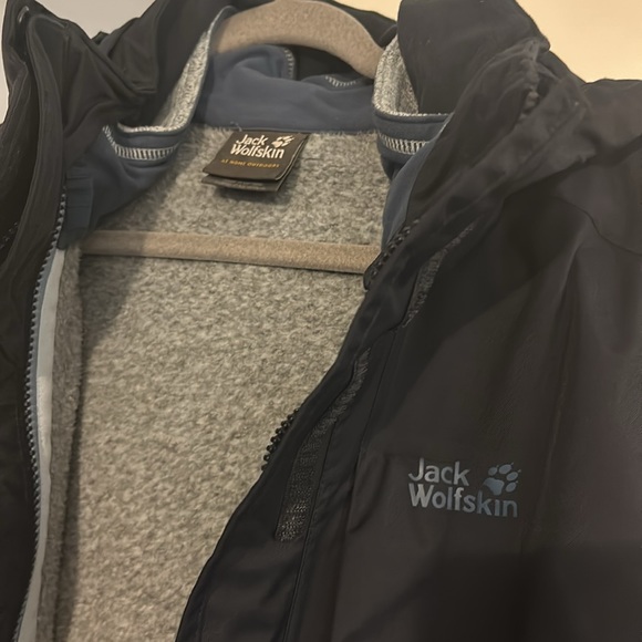 ❄️Jack Wolfskin winter coat in navy❄️ - Picture 4 of 12
